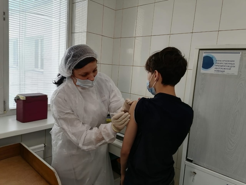 Первые 70 подростков прошли вакцинацию от COVID-19 в Забайкалье