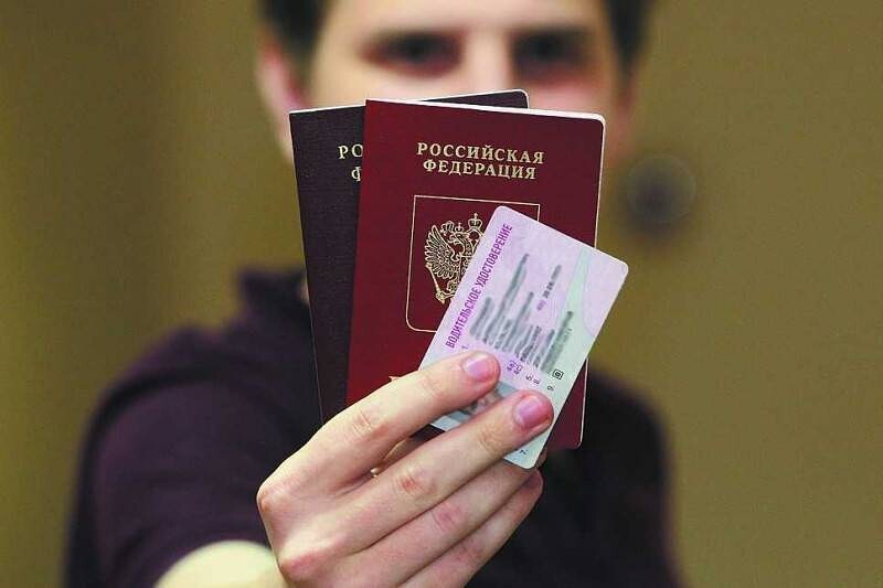 В банках вместо паспорта разрешат использовать водительские права для удостоверения личности