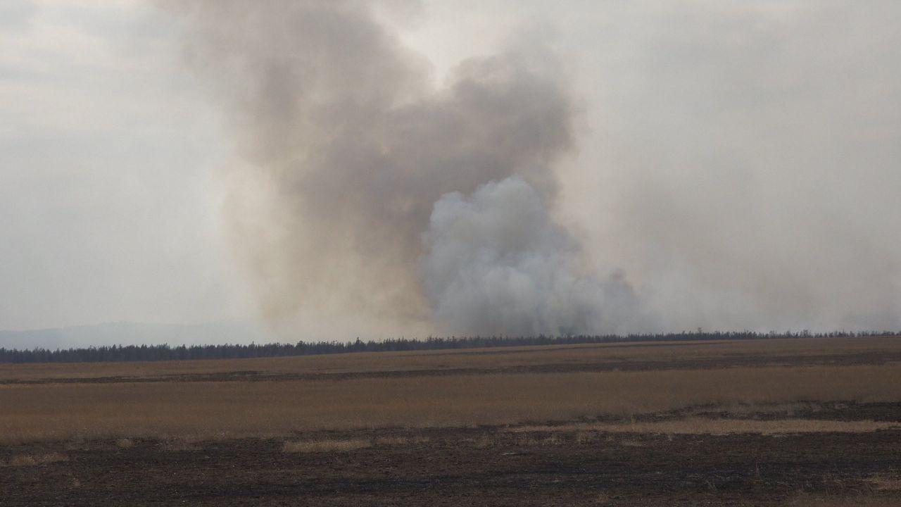 ​Более 50 человек тушат лесной пожар около Беклимишево