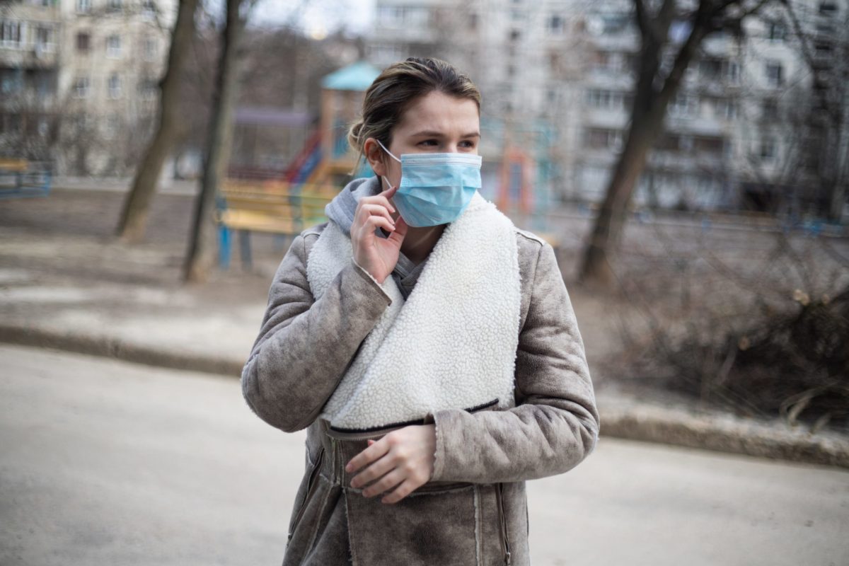 ​Главный инфекционист Забайкалья советует здоровым людям не носить маски на улице