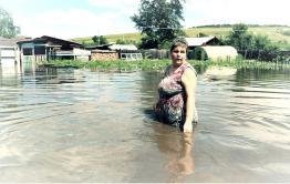 Много воды утекло: пострадавшие от наводнения забайкальцы могут звонить на «горячую линию»