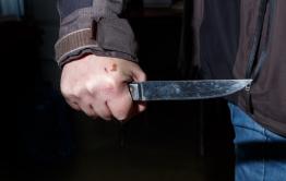Мужчина устроил поножовщину в Краснокаменске и спрятался в школе