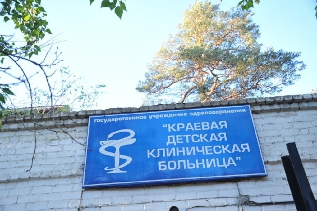 Краевая детская клиническая больница осталась без трех завотделениями — СМИ. Минздрав сообщает о двух уволившихся.