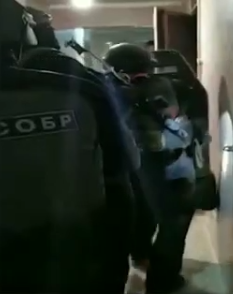 ФСБ задержала в Чите сторонника украинских радикалов. Сообщество готовило теракты по стране.