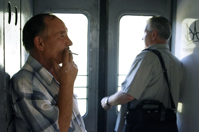 Курильщики требуют вернуть курилки в поезда дальнего следования  