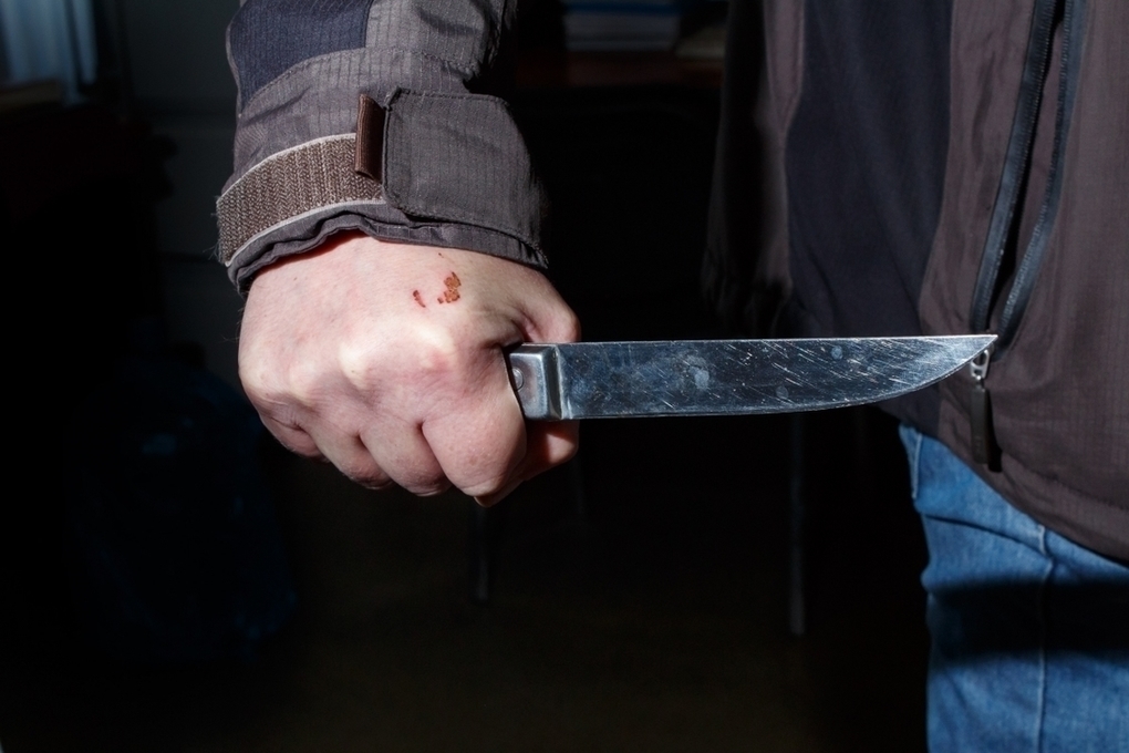 Забайкалец напал с ножом на девушку