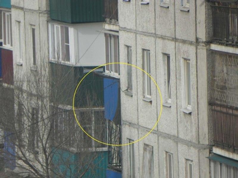 В Чите военные восстановили окна и балкон дома, куда попал снаряд вертолета