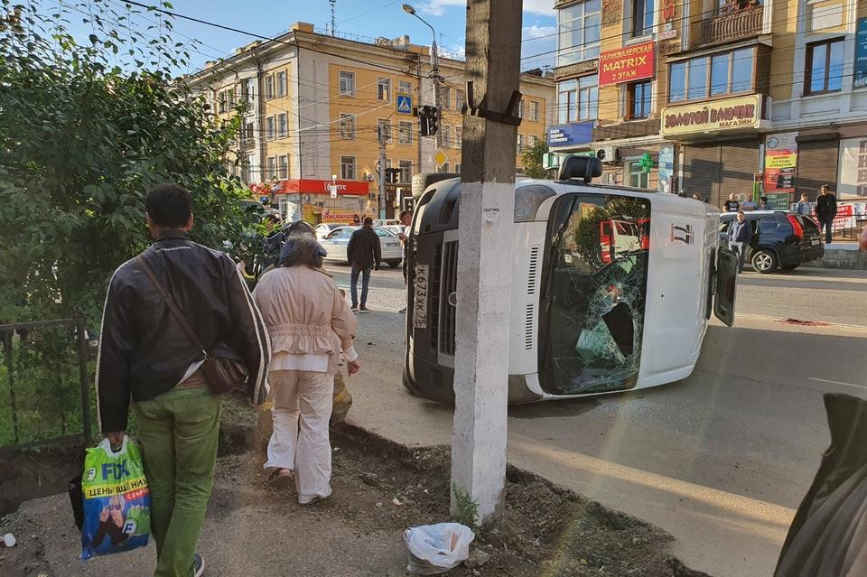 Маршрутка с людьми перевернулась в Чите