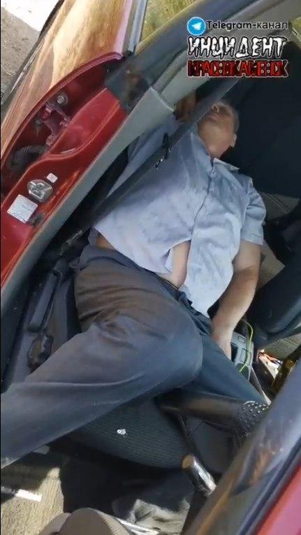 «Инцидент Краснокаменск»: Глава района спал пьяным в машине (видео)