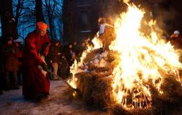 Как встречают Белый месяц