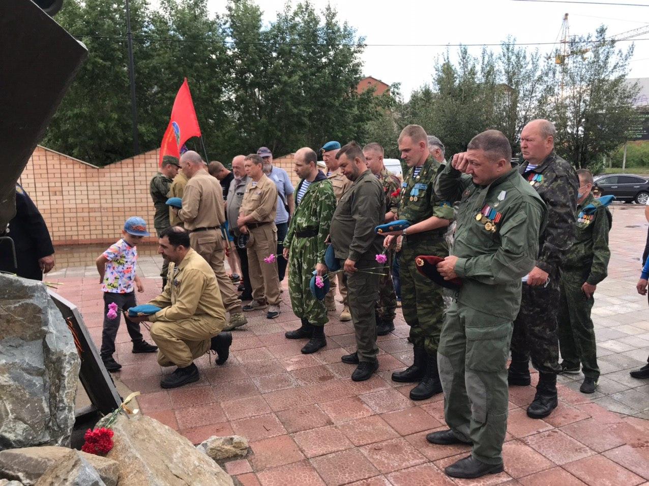 Забайкальские ветераны боевых действий возложили цветы к памятнику (фото)