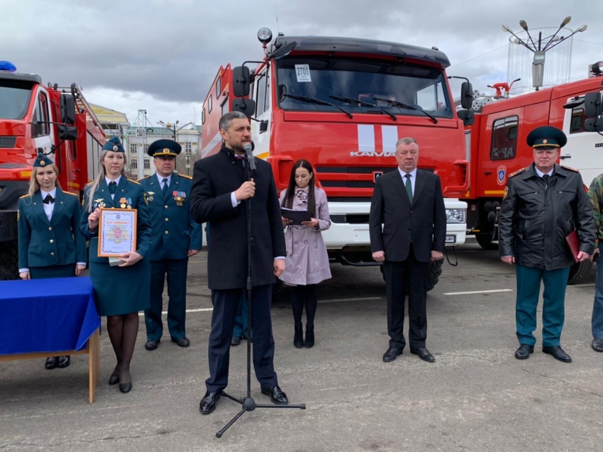 Новую пожарно-спасательную технику вручили боевым расчетам МЧС в Забайкалье