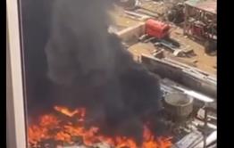 Черный столб дыма в центре города — на одной из строек Читы загорелся строительный мусор 