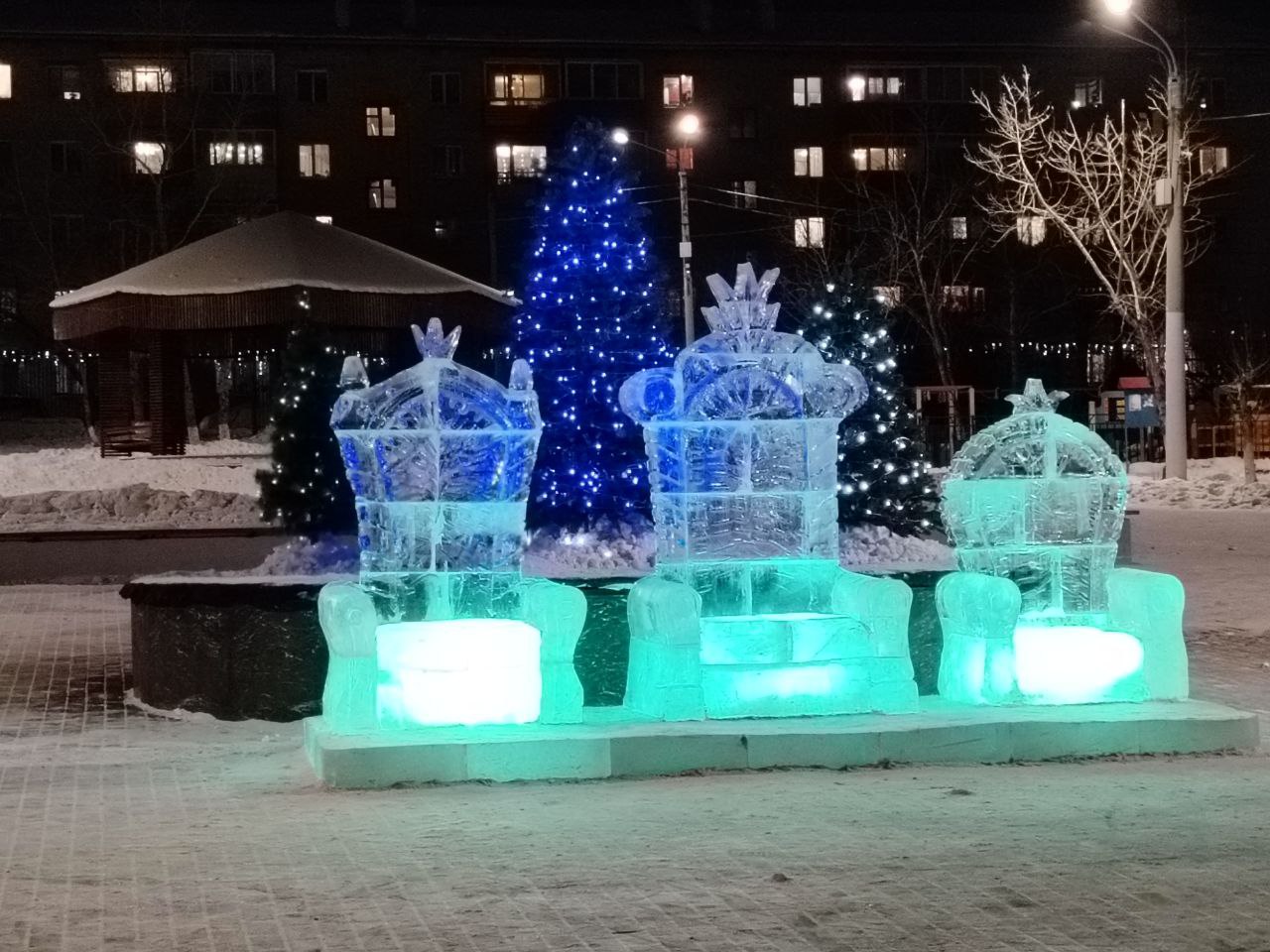 Новогоднее оформление в парке "Коллективный труд" в Чите. Фото Елены Муратовой