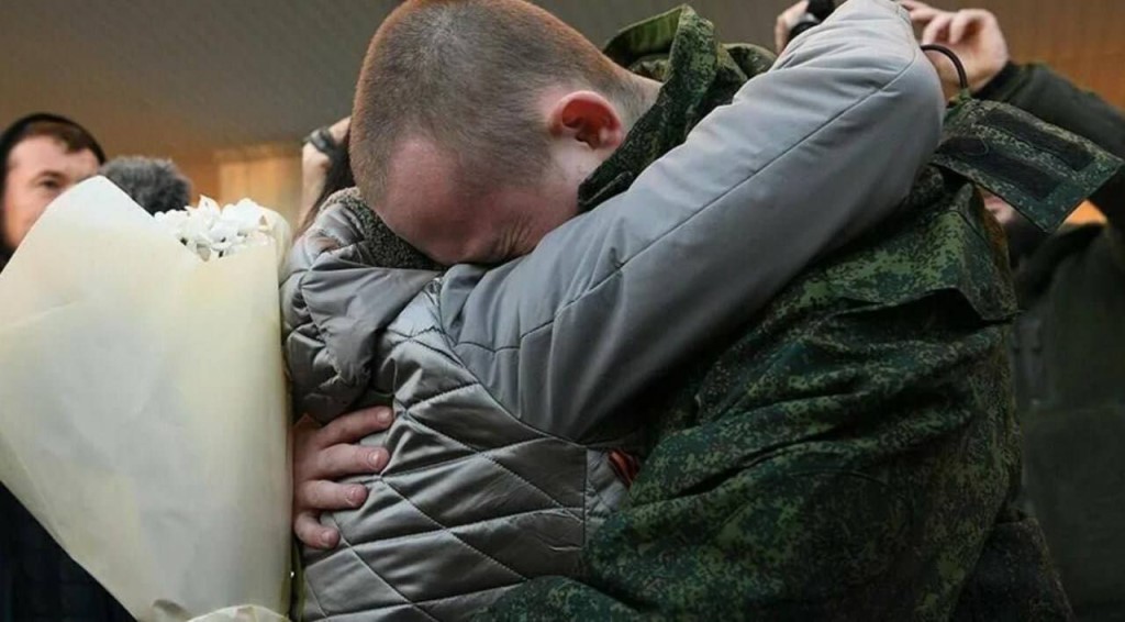 Бойца СВО из Забайкалья вернули в Россию из украинского плена
