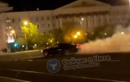 Пьяный читинец без прав дрифтовал на площади Ленина в Чите