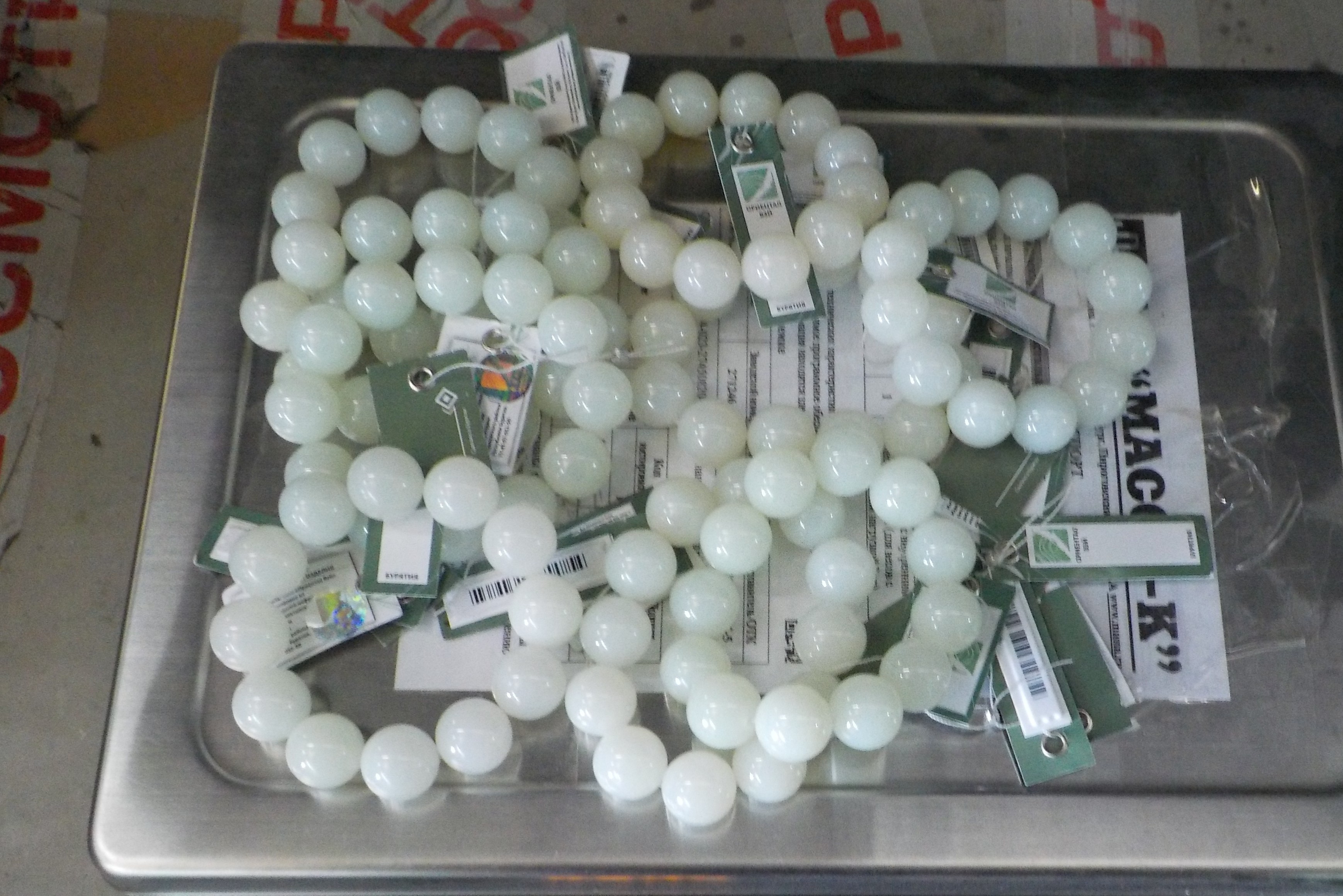 Нефритовые браслеты в вагонах с лесом обнаружили таможенники в Забайкалье