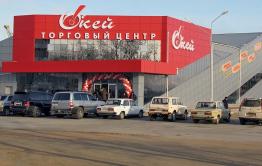 В Краснокаменске подростки после закрытия ТЦ пытались украсть одежду
