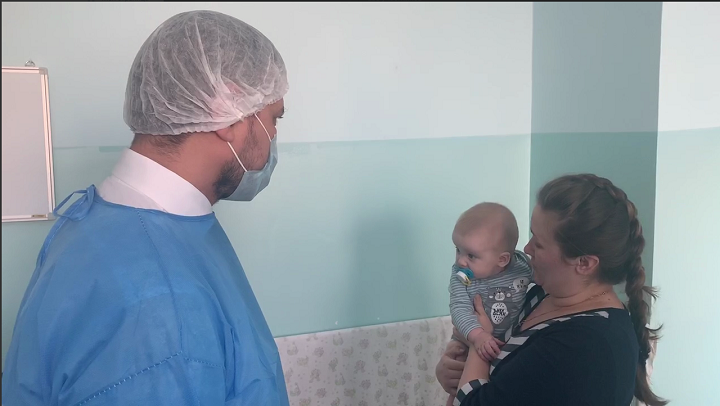 Губернатор Забайкалья навестил мам с детьми, лежащих в инфекционном отделении в Чите