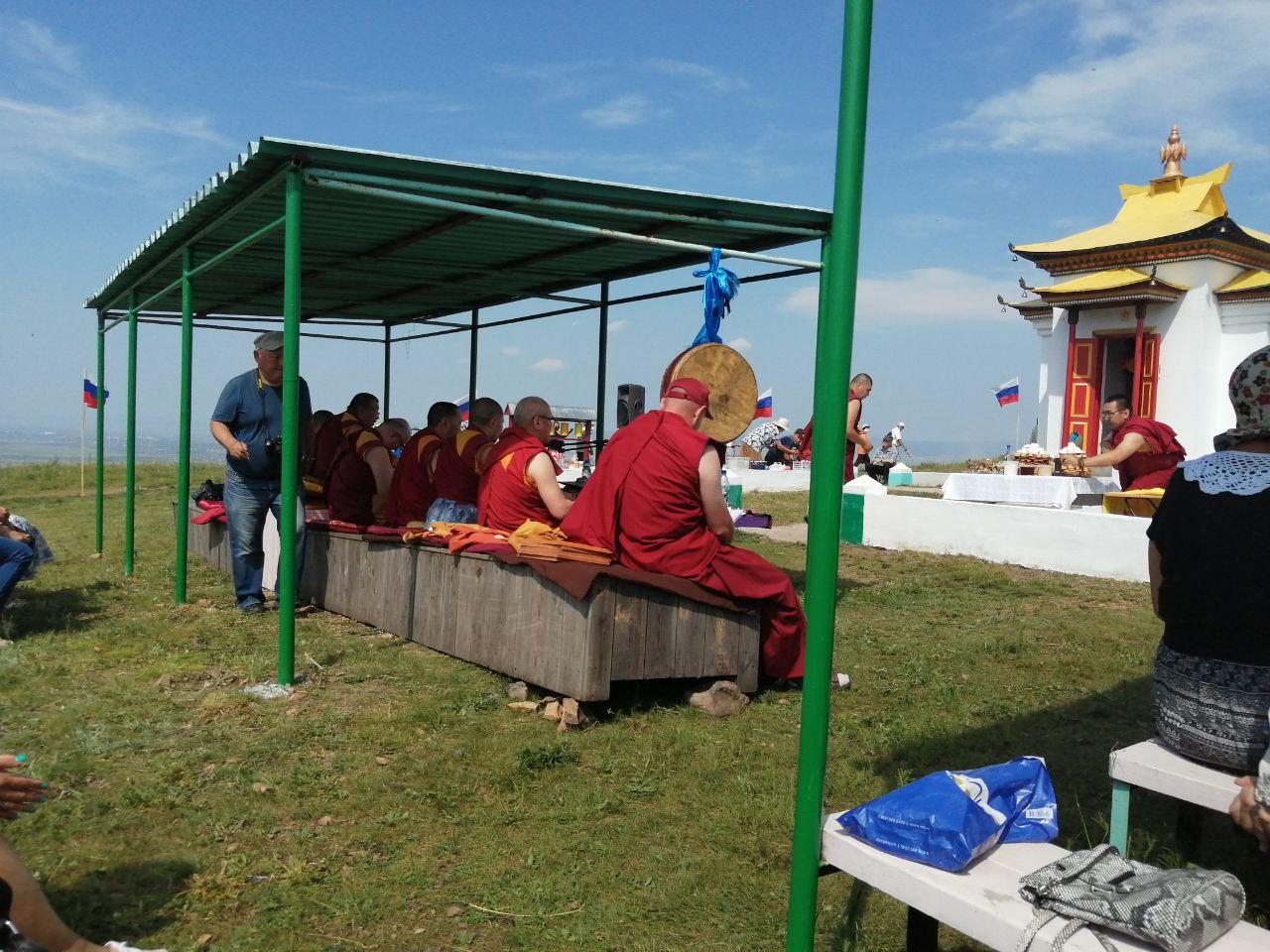 В Чите буддисты проводят обряд на Титовской сопке