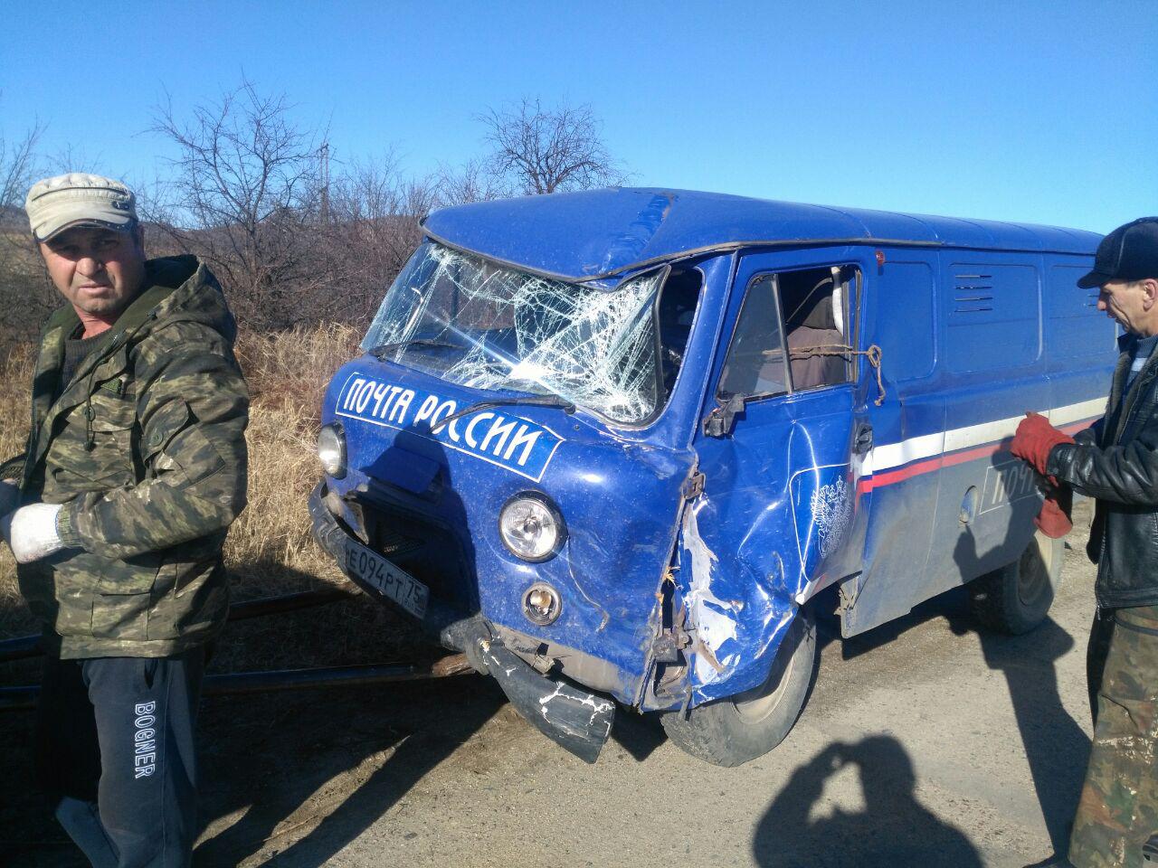 Водитель автомобиля «Почты России» заснул за рулем и перевернул машину
