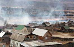 Трава загорелась вблизи частного сектора в Антипихе