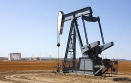 Цена нефти Brent впервые с 2008 года превысила 130 долларов за баррель