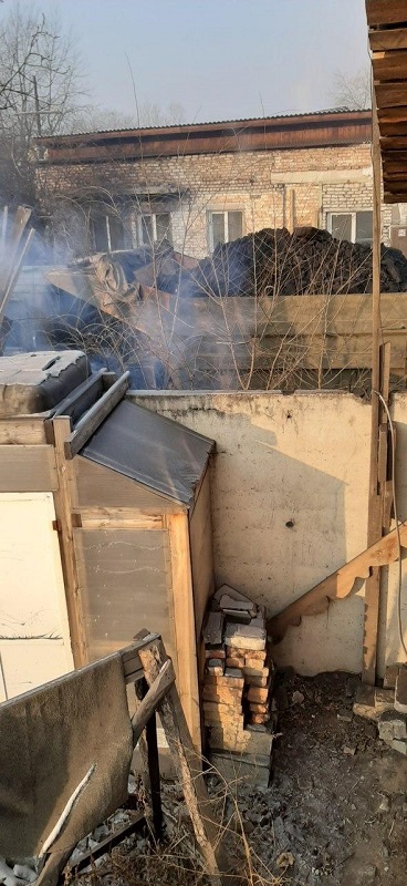 ​Угольный ад - «Гортоп» продает уголь прямо в жилом секторе на улице Вокзальной в Чите