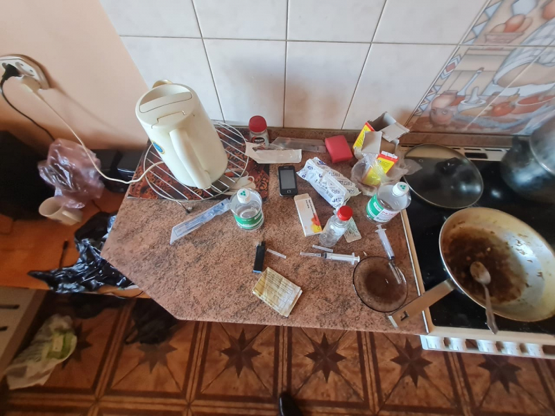 Полиция нашла наркопритон в одной из квартир в Чите