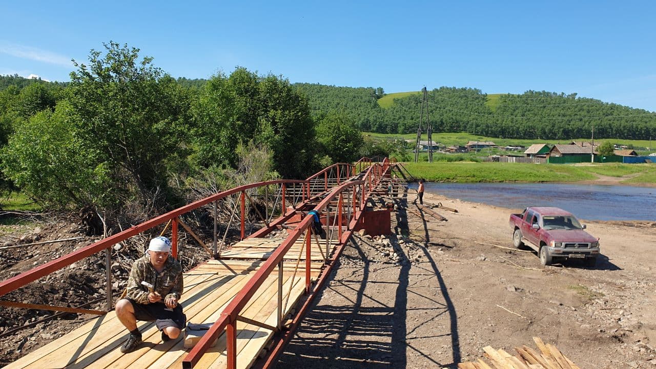 Смытый наводнением мост в Усть-Наринзоре будет восстановлен к 6 июля - Гурулев