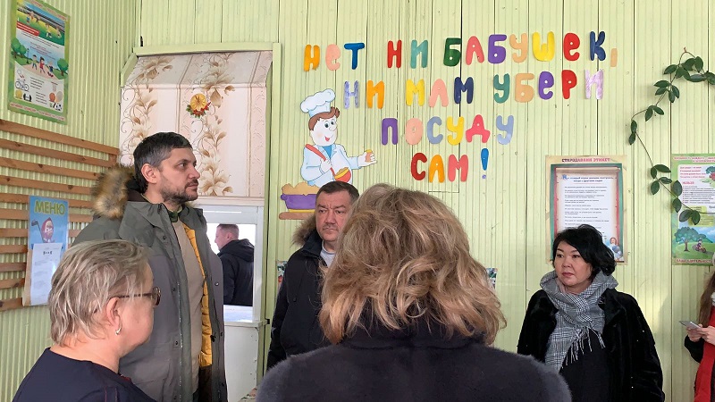 ​Александр Осипов посетил соцобъекты в Новокручининском