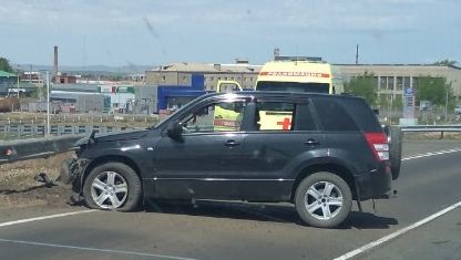 Водитель иномарки, врезавшись в ограждение федеральной трассы в Борзе, сбежал с места ДТП