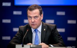 Медведев предложил ввести четырехдневную рабочую неделю в России