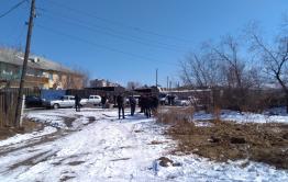 Чиновники убрали мусор и убили собак около дома многодетной матери, ждущей Осипова в гости