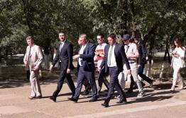 ​Осипов подобрал обертку от мороженого за журналистом