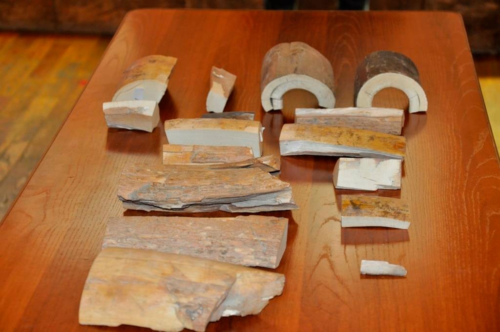 Нет, это не деревяшки. Это 15 фрагментов бивней мамонтов. Эту находку пытались провести в Китай еще в 2019 году. Совсем недавно этот фрагмент истории таможенники передали в забайкальский краеведческий музей.