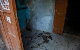 Соседка заплатит матери ребенка, устроившего туалет в подъезде, компенсацию морального вреда