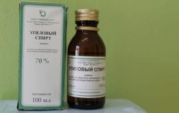 Минздрав порекомендовал врачам полоскать рот и горло 70-процентным спиртом