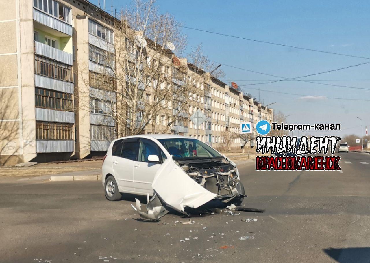 Водитель авто перепутал педали и совершил ДТП в Краснокаменске 