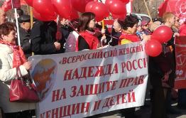 ​Первомай в Чите: для коммунистов царь стал батюшкой, а профсоюзы без ума от группы Joy