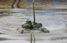 Комиссия ВВО расследует гибель военнослужащего в танке под водой