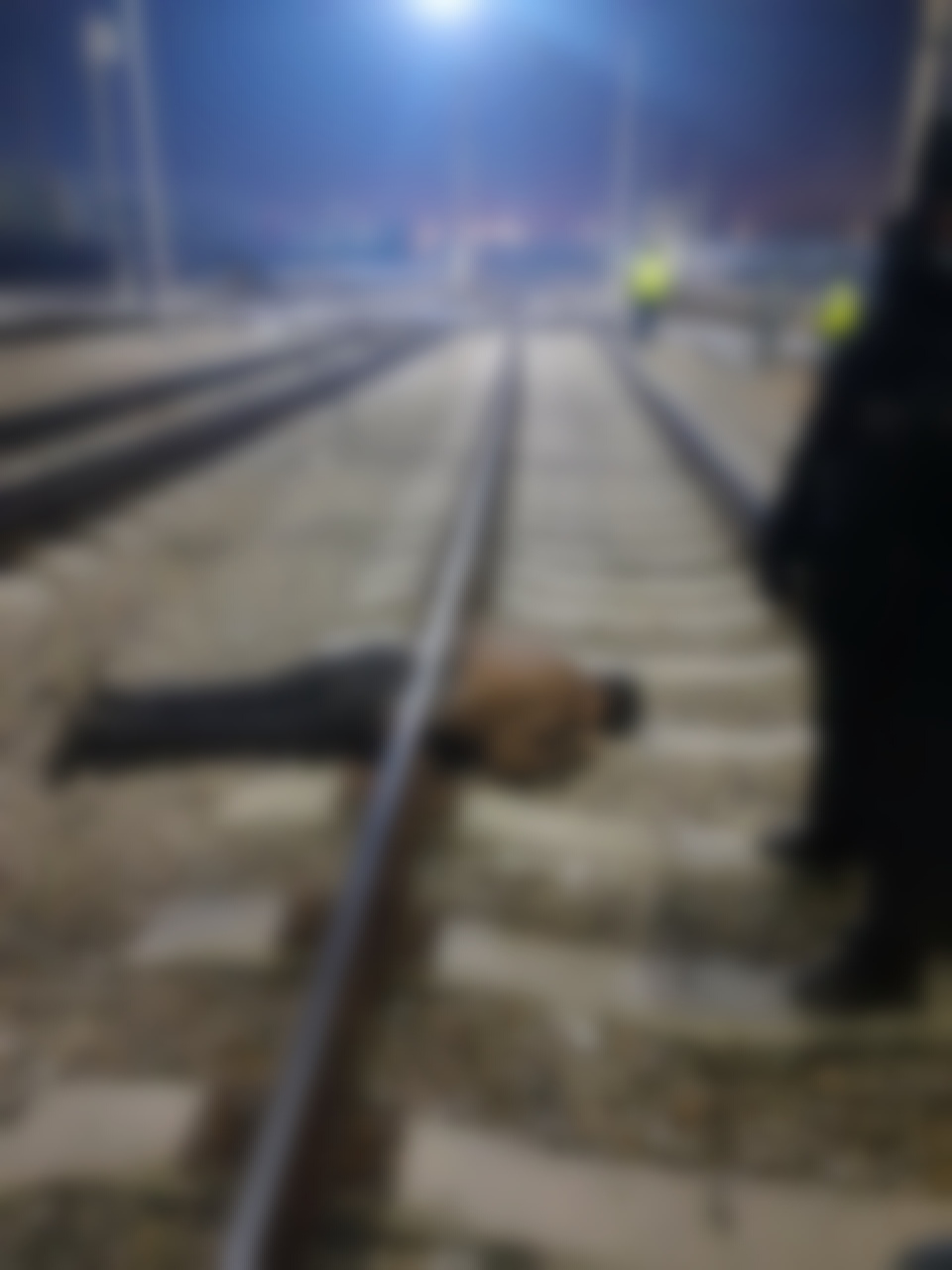 Поезд насмерть сбил 60-летнего пенсионера около вокзала в Чите