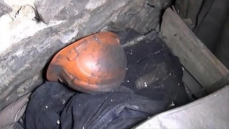 ​Погибшего в заброшенной шахте в Вершино-Дарасуне черного копателя достали друзья