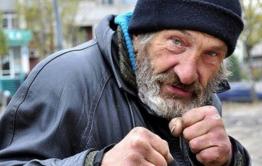 В Петровске-Забайкальском судят участкового, избившего бомжа