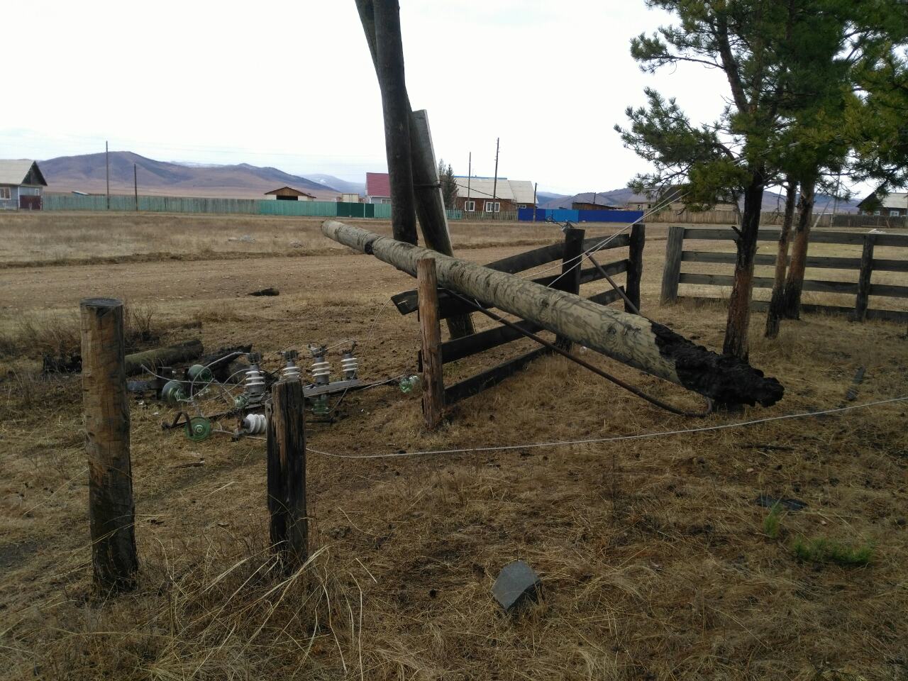 ​Один сгоревший столб оставил без света центр Кыринского района