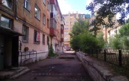 Жителей дома по ул. Смоленкая, 49 топит дождевая вода