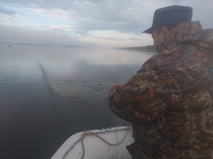 Почти километр рыболовных сетей достали из забайкальского озера 