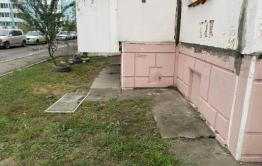 Родители ребенка, который выпал из окна в Чите, в момент падения были дома