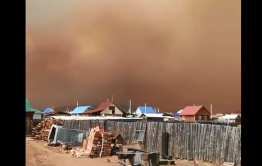​Лесной пожар идет параллельно Карымской, его тушат 50 человек