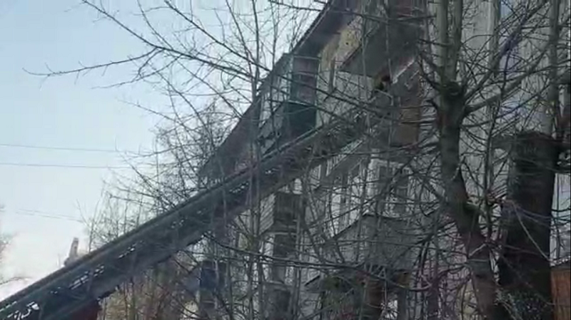 Полиция штурмовала квартиру подозреваемого в Чите (ВИДЕО)